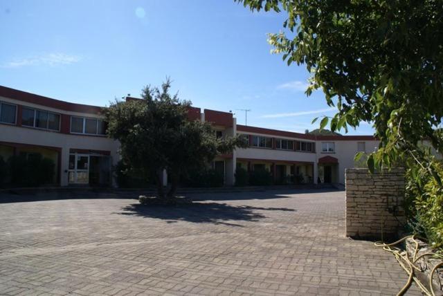 Hotel Le Lagon Rochefort-du-Gard Exterior photo