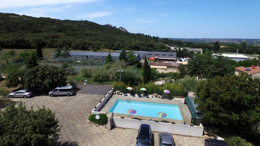 Hotel Le Lagon Rochefort-du-Gard Exterior photo