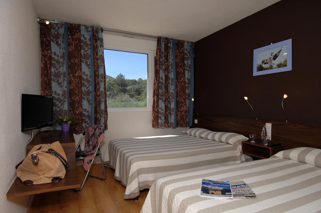 Hotel Le Lagon Rochefort-du-Gard Room photo