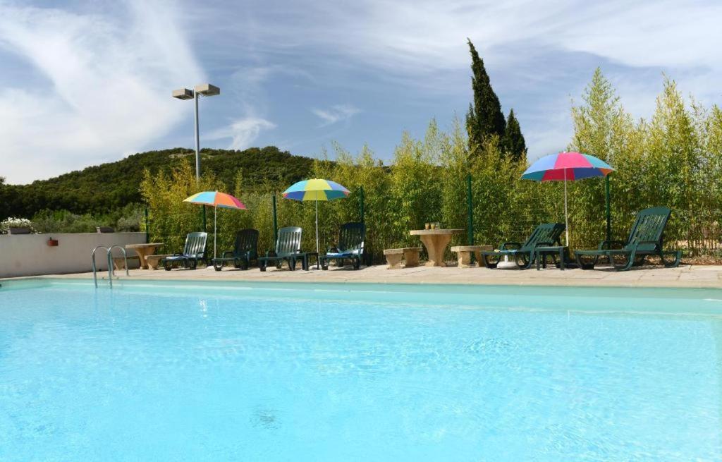 Hotel Le Lagon Rochefort-du-Gard Exterior photo